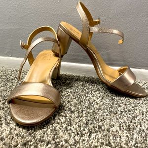 Naturalizer Bristol Block Heel Sandal. Gold, 9W